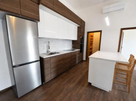 Pronájem bytu, 4+kk, 110 m²