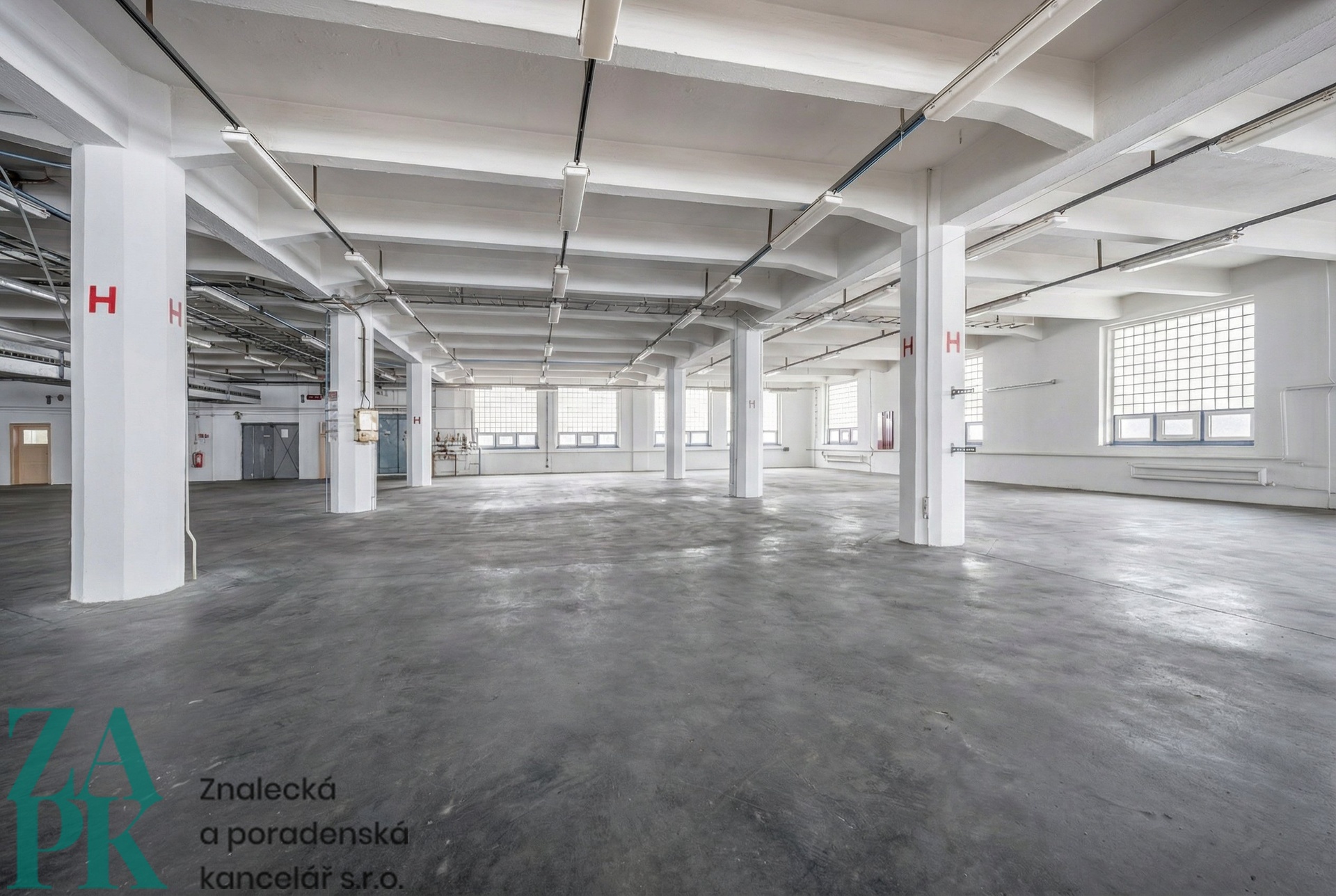 Pronájem skladu, 1075 m2, Cheb