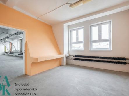 Pronájem kanceláře, 303 m²