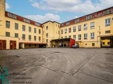 Pronájem komerčního objektu, sklad, 323 m²