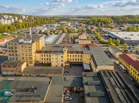 Pronájem komerčního objektu, sklad, 869 m²