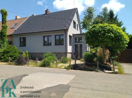 Zrekonstruovaný dům se zahradou 563 m² v Řeži u Prahy