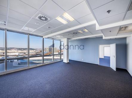 Pronájem kanceláře, 290 m²