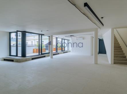 Pronájem kanceláře, 511 m²