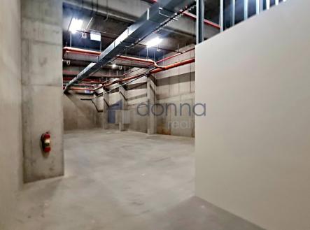 Pronájem skladovací prostor, 300 m²