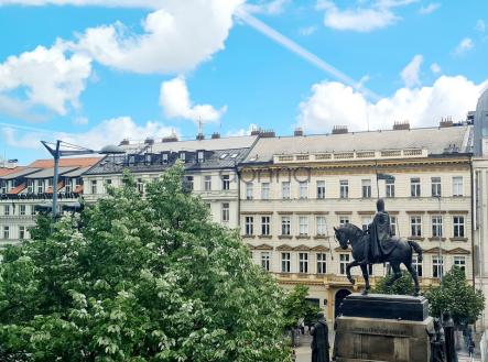 Pronájem kanceláře, 326 m²