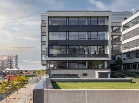 Pronájem kanceláře, 1 398 m²