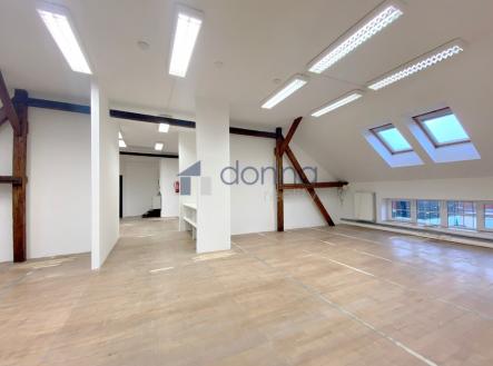 Pronájem skladovací prostor, 323 m² obrázek