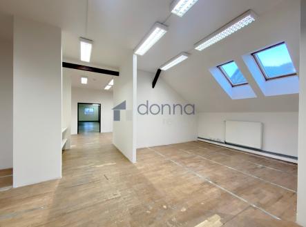 Pronájem skladovací prostor, 323 m²