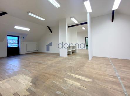 Pronájem kanceláře, 323 m²