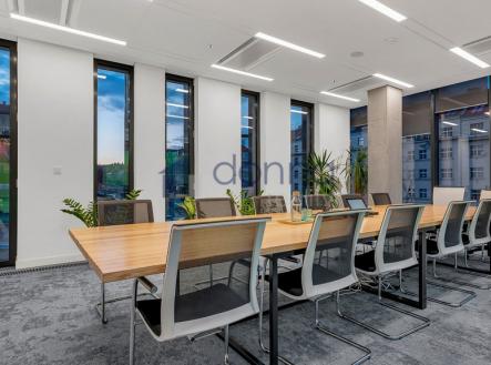 Pronájem kanceláře, 2 857 m²