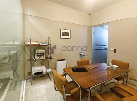 Pronájem kanceláře, 134 m²