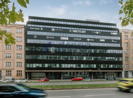 Pronájem kanceláře, 342 m²