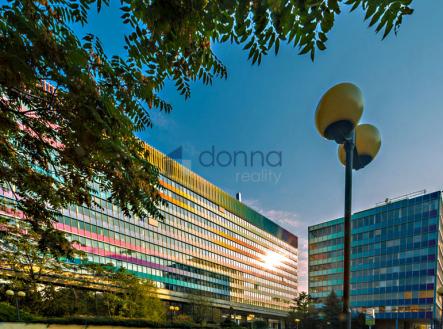 Pronájem kanceláře, 1 318 m²