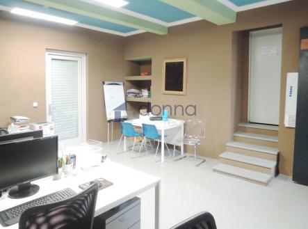 Pronájem kanceláře, 170 m²