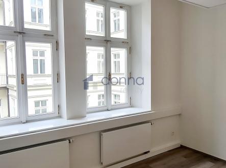 Pronájem kanceláře, 156 m²