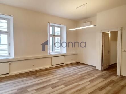 Pronájem kanceláře, 156 m²