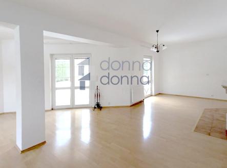 Pronájem domu/vily, 251 m² obrázek