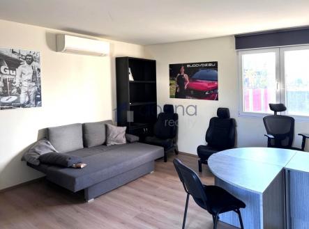 Pronájem obchodní prostor, 50 m²