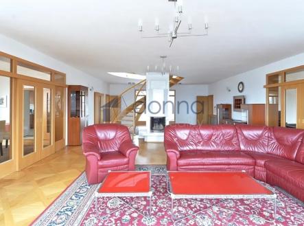 Pronájem domu/vily, 839 m²