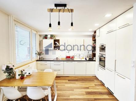 Pronájem bytu, 3+kk, 79 m²