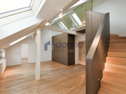 Pronájem bytu, 3+1, 130 m²