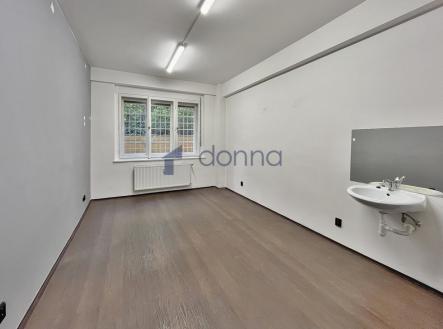 Pronájem kanceláře, 139 m²