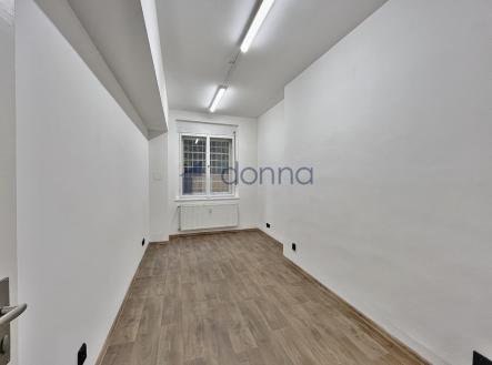 Pronájem kanceláře, 139 m²