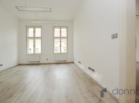 Pronájem kanceláře, 100 m²