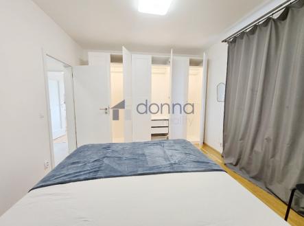 Pronájem bytu, 2+kk, 68 m²