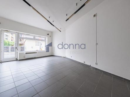 Pronájem obchodní prostory, 140 m²