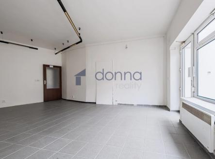 Pronájem obchodní prostory, 140 m²