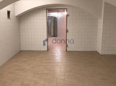 Pronájem skladu, 220 m²