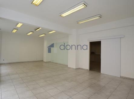 Pronájem obchodní prostory, 81 m²