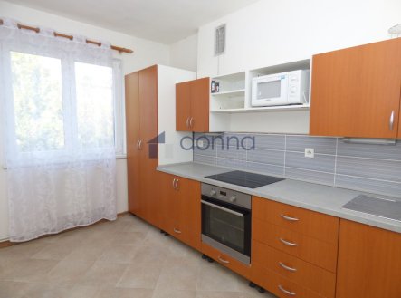 Pronájem bytu 2+1, 62m2, ul. Nučická, Praha 10 - Strašnice, nezařízený, u metra A Strašnická