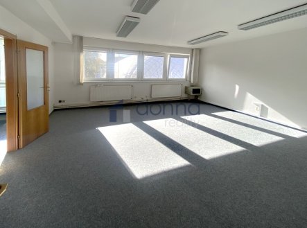 Pronájem kanceláře, 260 m²