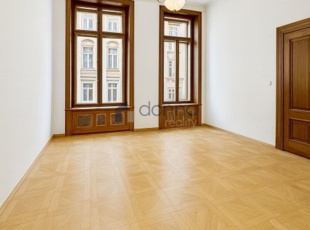 Pronájem kanceláře, 361 m²