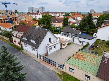 Pronájem - dům/vila, 480 m²