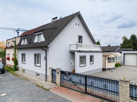 Pronájem - dům/vila, 480 m²