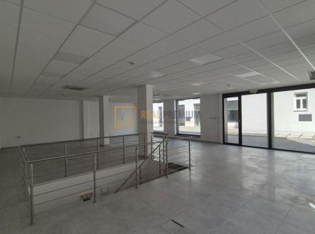 Pronájem - obchodní prostor, 202 m²