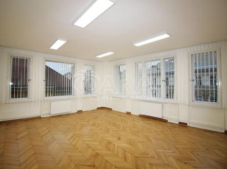 Pronájem kanceláře, 82 m²