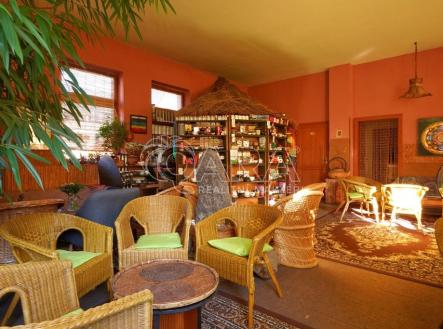 Prodej nájemního domu, 1 000 m²