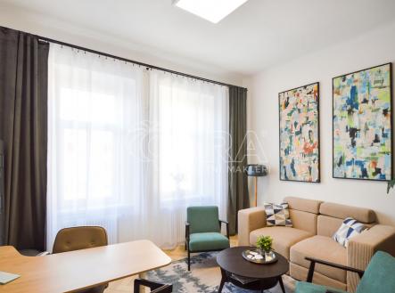 Prodej nájemního domu, 1 000 m²