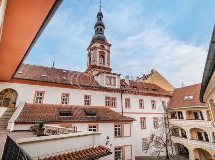 Pronájem kanceláře, 371 m² obrázek