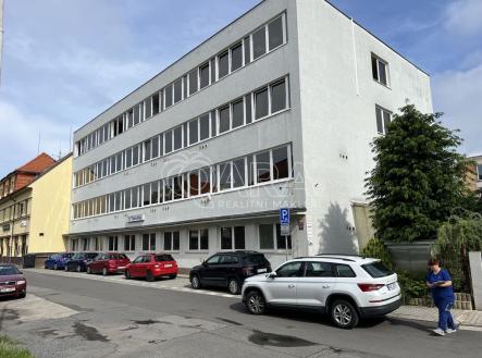 Pronájem - kanceláře, 430 m²