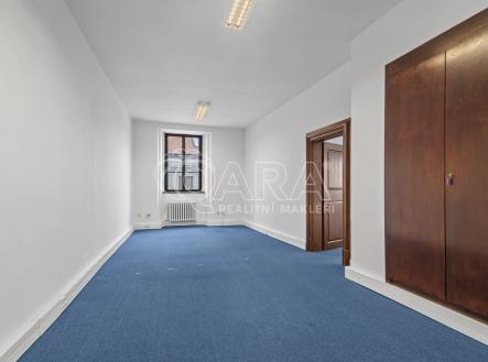 Pronájem kanceláře, 226 m²