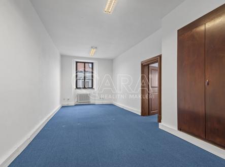 Pronájem kanceláře, 226 m²