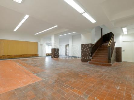 Pronájem obchodní prostory, 500 m²