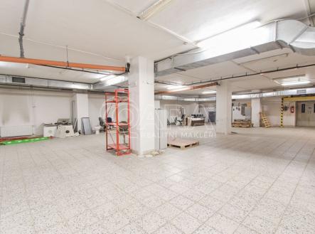 Pronájem skladovací prostor, 350 m²