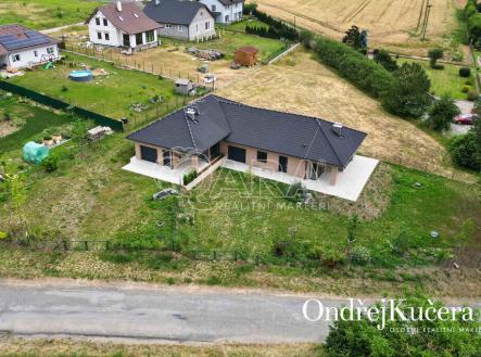 Pronájem - dům/vila, 230 m²